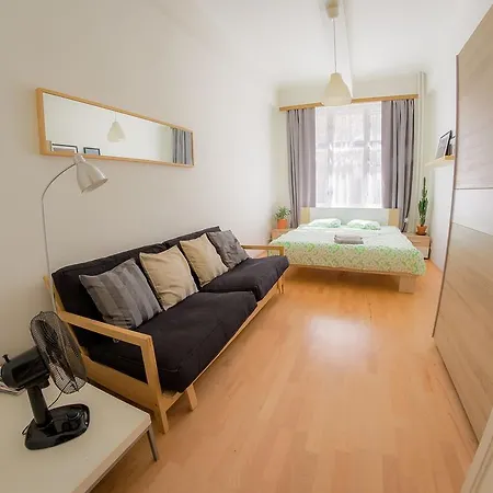 Stylish 3bdr On Wenceslas Square Apartment
