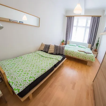Stylish 3bdr On Wenceslas Square Apartment *